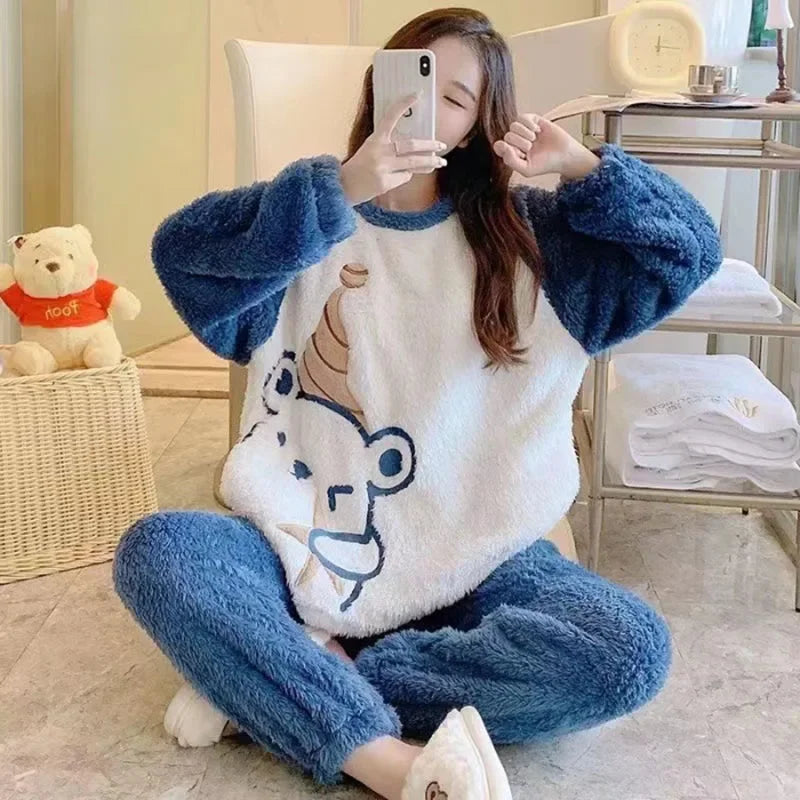 Thickened Warm Flannel Women's Pajamas Set - Cartoon Bear Loungewear